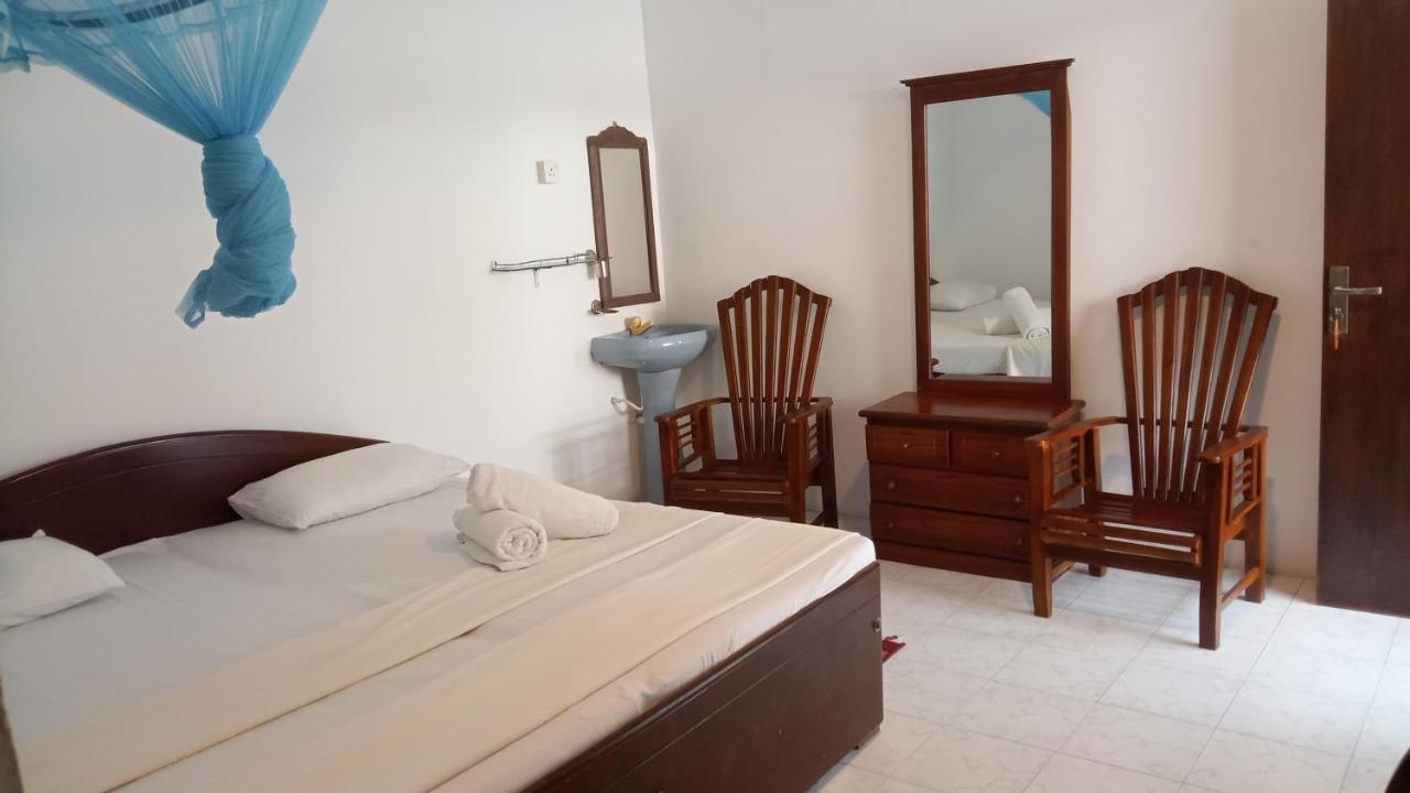 Ocean Moon Hotel Mirissa Kültér fotó