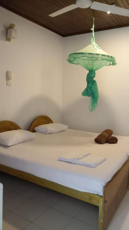 Ocean Moon Hotel Mirissa Kültér fotó