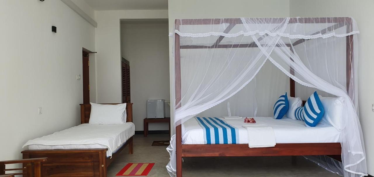 Ocean Moon Hotel Mirissa Kültér fotó