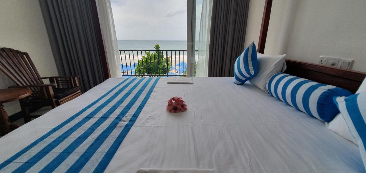 Ocean Moon Hotel Mirissa Kültér fotó